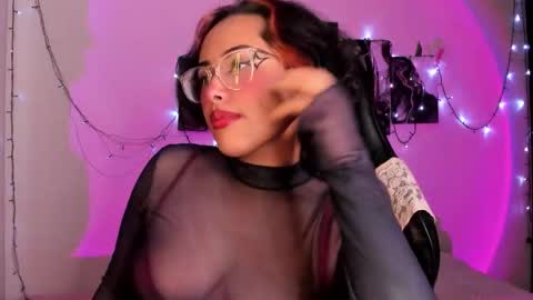 Willow                      Hours 12pm to 630pm Colombian time FRIDAY AND SUNDAY FREE DAYS online show from 11/05/25, 05:24