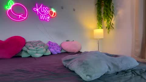 Snapshot of poisonedpeach chatting on 03/14/26, 01:44 Jenna online show from 03/14/26, 01:44