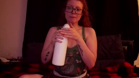 Snapshot of poisonivyy95 chatting on 03/22/26, 01:53 poisonivyy95 online show from 03/22/26, 01:53