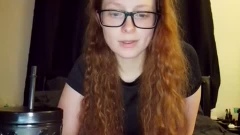 Snapshot of poisonivyy95 chatting on 04/23/26, 02:02 poisonivyy95 online show from 04/23/26, 02:02