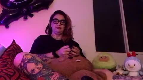 poisson_ivy_ online show from 10/28/25, 08:29