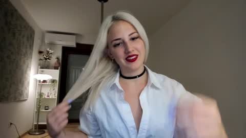 Snapshot of pole_dance_queen chatting on 11/03/25, 01:12 Kira online show from 11/03/25, 01:12