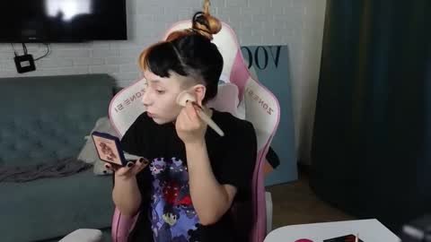 Candytrain online show from 11/23/25, 01:33