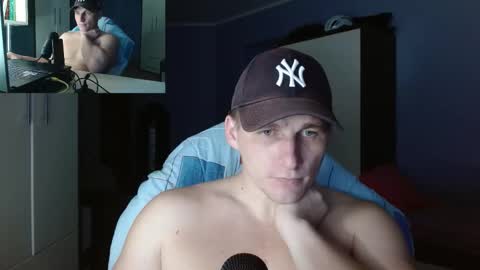 Snapshot of poliglotjoe chatting on 10/27/25, 01:04 Poliglot online show from 10/27/25, 01:04