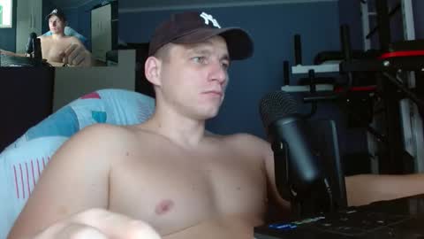 Snapshot of poliglotjoe chatting on 10/28/25, 04:16 Poliglot online show from 10/28/25, 04:16