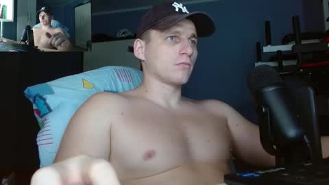 Snapshot of poliglotjoe chatting on 10/29/25, 02:52 Poliglot online show from 10/29/25, 02:52