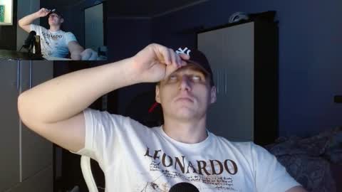 Snapshot of poliglotjoe chatting on 10/30/25, 12:17 Poliglot online show from 10/30/25, 12:17