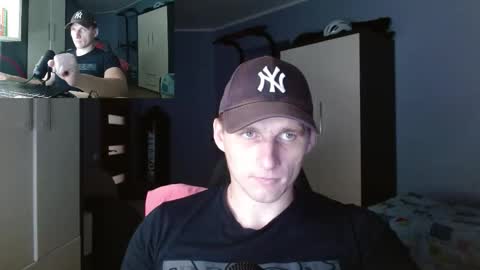 Snapshot of poliglotjoe chatting on 11/03/25, 07:37 Poliglot online show from 11/03/25, 07:37