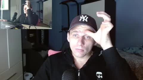 Snapshot of poliglotjoe chatting on 11/13/25, 04:11 Poliglot online show from 11/13/25, 04:11