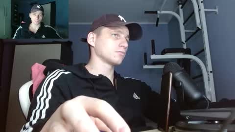 Snapshot of poliglotjoe chatting on 11/13/25, 08:52 Poliglot online show from 11/13/25, 08:52