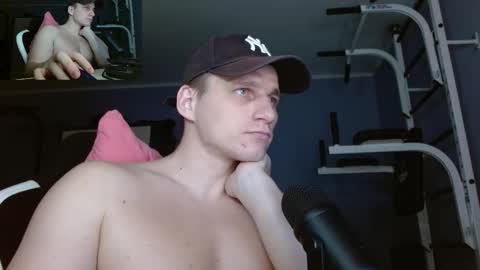 Snapshot of poliglotjoe chatting on 11/15/25, 04:25 Poliglot online show from 11/15/25, 04:25