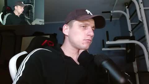 Snapshot of poliglotjoe chatting on 11/17/25, 11:10 Poliglot online show from 11/17/25, 11:10