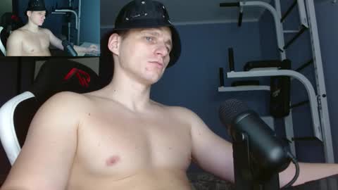 Snapshot of poliglotjoe chatting on 11/18/25, 08:24 Poliglot online show from 11/18/25, 08:24