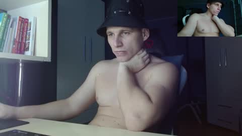 Snapshot of poliglotjoe chatting on 12/02/25, 09:25 Poliglot online show from 12/02/25, 09:25