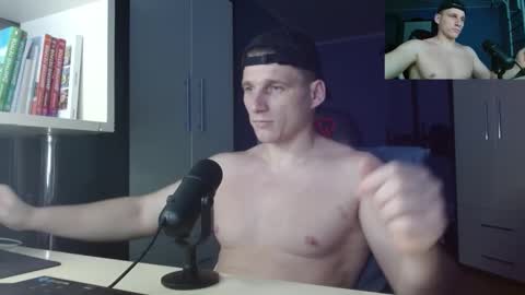 Snapshot of poliglotjoe chatting on 12/04/25, 10:02 Poliglot online show from 12/04/25, 10:02