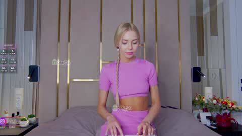 Polina online show from 12/23/24, 11:49