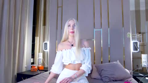 Snapshot of poliina chatting on 03/27/26, 11:37 Polina online show from 03/27/26, 11:37