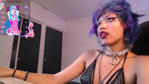 Snapshot of polilla_10_ chatting on 01/10/25, 05:56 Poli online show from 01/10/25, 05:56