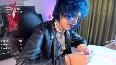 Snapshot of polilla_10_ chatting on 02/13/25, 02:52 Poli online show from 02/13/25, 02:52