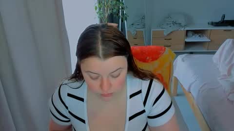 Snapshot of polinasallivan chatting on 10/19/25, 09:10 Polina online show from 10/19/25, 09:10