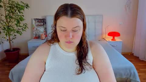 Snapshot of polinasallivan chatting on 05/24/26, 02:44 Polina online show from 05/24/26, 02:44