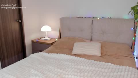 Snapshot of polly_____ chatting on 12/03/24, 01:08 Polly online show from 12/03/24, 01:08