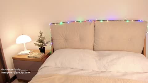 Snapshot of polly_____ chatting on 12/26/24, 12:57 Polly online show from 12/26/24, 12:57