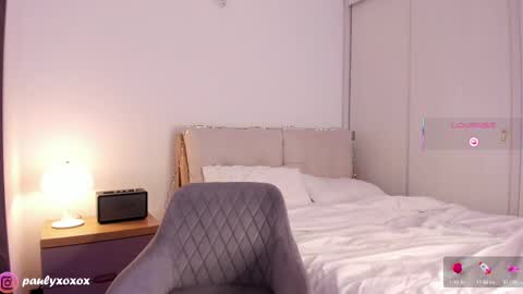 Snapshot of polly_____ chatting on 09/23/25, 04:10 Polly online show from 09/23/25, 04:10