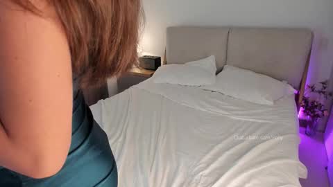 Snapshot of polly_____ chatting on 10/18/25, 10:21 Polly online show from 10/18/25, 10:21