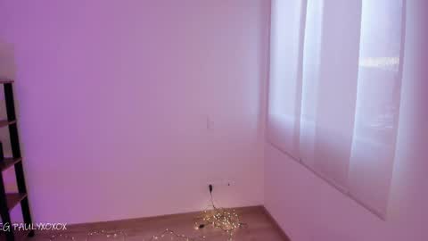 Snapshot of polly_____ chatting on 03/29/26, 10:43 Polly online show from 03/29/26, 10:43