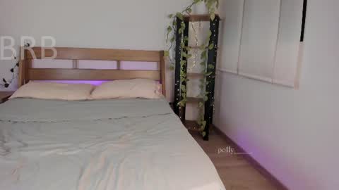 Snapshot of polly_____ chatting on 08/09/26, 12:12 Polly online show from 08/09/26, 12:12