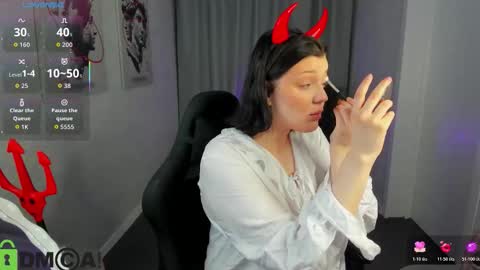 Snapshot of polly__mayer chatting on 10/22/25, 01:28 Polly online show from 10/22/25, 01:28