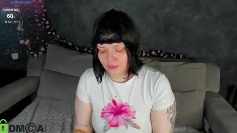 Snapshot of polly__mayer chatting on 10/24/25, 02:08 Polly online show from 10/24/25, 02:08