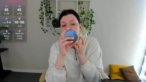 Snapshot of polly__mayer chatting on 11/14/25, 01:37 Polly online show from 11/14/25, 01:37