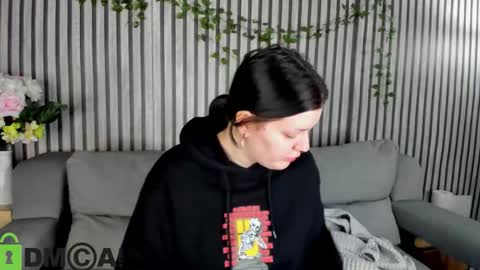 Snapshot of polly__mayer chatting on 11/16/25, 01:22 Polly online show from 11/16/25, 01:22