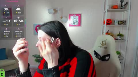 Snapshot of polly__mayer chatting on 11/26/25, 03:35 Polly online show from 11/26/25, 03:35