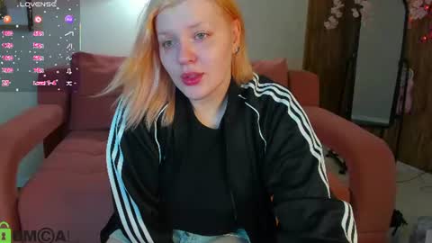 Snapshot of polly__mayer chatting on 06/20/26, 01:19 Polly online show from 06/20/26, 01:19