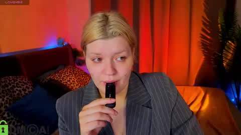Snapshot of polly__mayer chatting on 06/25/26, 01:16 Polly online show from 06/25/26, 01:16