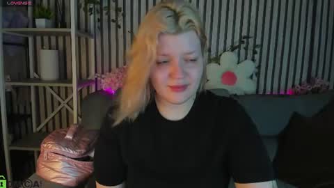 Snapshot of polly__mayer chatting on 06/29/26, 01:12 Polly online show from 06/29/26, 01:12