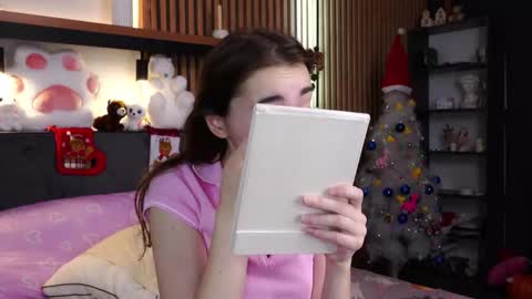 Polly online show from 12/15/25, 07:34