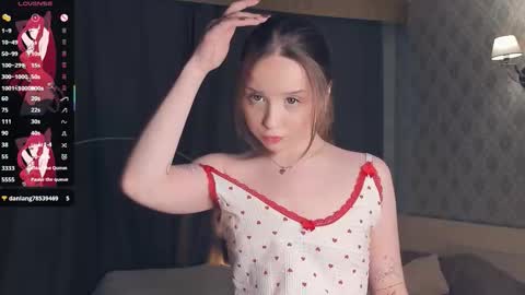 Snapshot of polly_dollie_ chatting on 11/21/25, 09:19 Renet online show from 11/21/25, 09:19