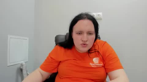Snapshot of polly_hollyx chatting on 05/19/26, 02:56 polly hollyx online show from 05/19/26, 02:56