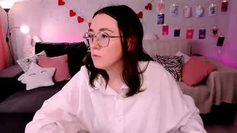 Snapshot of polly_pop_ chatting on 07/15/26, 09:25 Polly online show from 07/15/26, 09:25