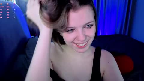 Snapshot of polly_rouge chatting on 03/19/26, 07:18 Polly online show from 03/19/26, 07:18