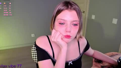 Snapshot of polly_rouge chatting on 03/27/26, 08:30 Polly online show from 03/27/26, 08:30