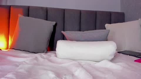 Snapshot of pollybabe_ chatting on 01/11/25, 04:03 POLLY online show from 01/11/25, 04:03