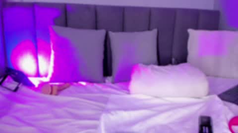 Snapshot of pollybabe_ chatting on 02/05/25, 01:22 POLLY online show from 02/05/25, 01:22