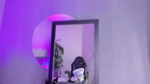 Snapshot of pollybabe_ chatting on 02/20/25, 10:27 POLLY online show from 02/20/25, 10:27