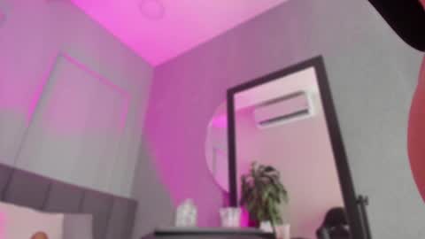 Snapshot of pollybabe_ chatting on 03/07/25, 10:24 POLLY online show from 03/07/25, 10:24