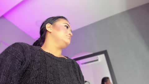 Snapshot of pollybabe_ chatting on 03/11/25, 10:29 POLLY online show from 03/11/25, 10:29